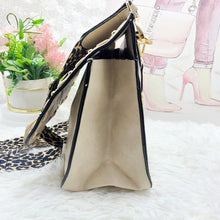 Load image into Gallery viewer, Vegan Saddle Crossbody Bag