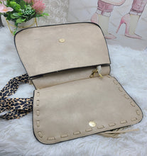 Load image into Gallery viewer, Vegan Saddle Crossbody Bag