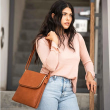 Load image into Gallery viewer, Jessie James Cheyanne Concealed Carry Crossbody with Lock and Key